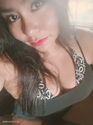 Just want to chat and giggle 