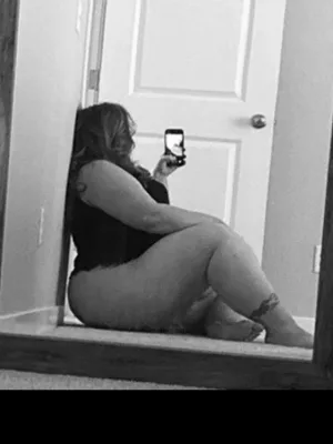 Curvy Mistress or Sassy goodgirl