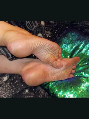 Looking for new slaves to worship me 