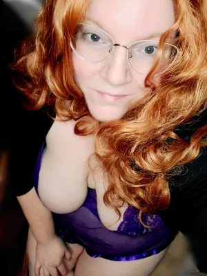 Down to earth lady with a naughty side