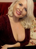Curvy Fetish Loving MILF Rosie