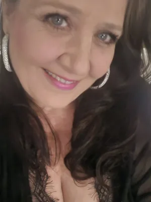 Hot Milf For Your Pleasure