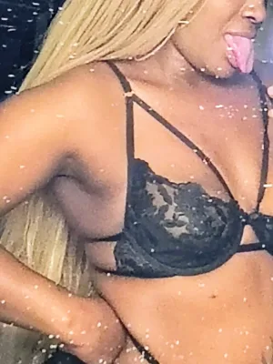 Erotic ebony fun, sexy, and beautiful home alone waiting to hear fromyou