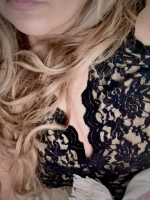 After Hours Girlfriend     Late Night GFE  Flirty      Empathetic and Real