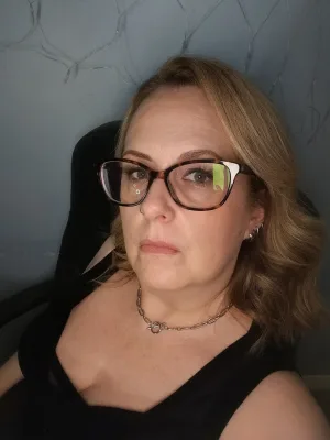 Domme with a sadistic edge