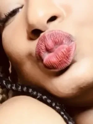 Hello earthlings I\'m Miranda